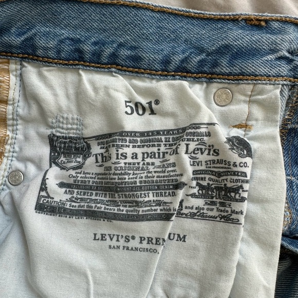 Levi ’s 501 Cropped Ripped Jeans Women’s - Picture 6 of 7